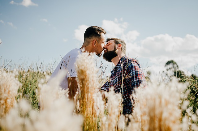 Welche Tipps gibt es um Gay Kontakte im Internet zu finden?